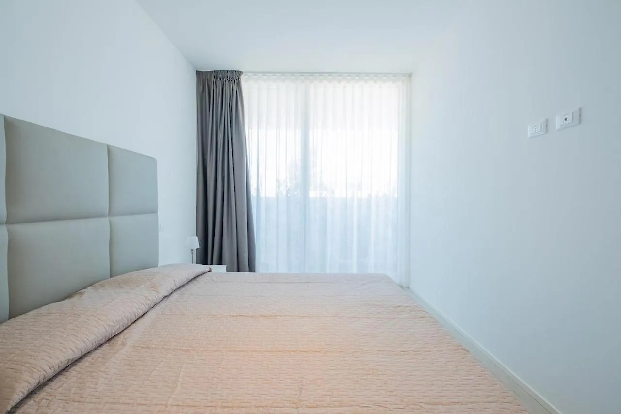 Apartment Palms Edition Lido di Jesolo Italy
